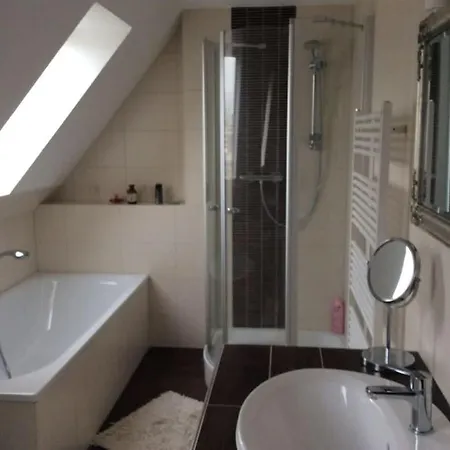 With 2 Bedrooms بيت للعطل